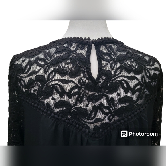 Women's Lace Collar Little Black Dress - Picture 4 of 4